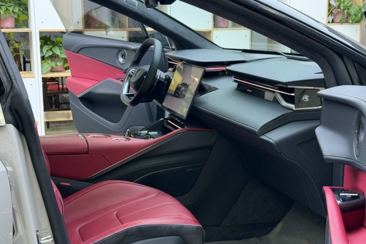 Used Lotus ELETRE 2023 ELETRE R+ Interior 7
