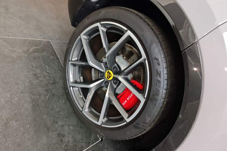 Used Lotus ELETRE 2023 ELETRE R+ Right Rear Wheel Hub