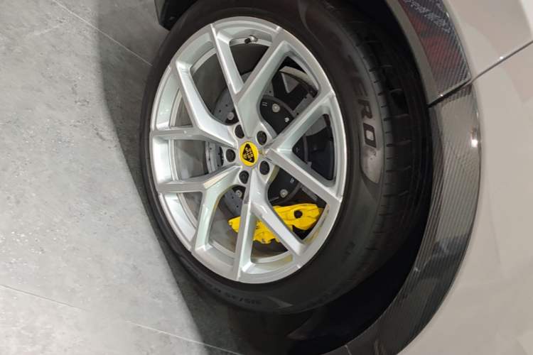 Used Lotus ELETRE 2023 ELETRE R+ Right Rear Wheel Hub