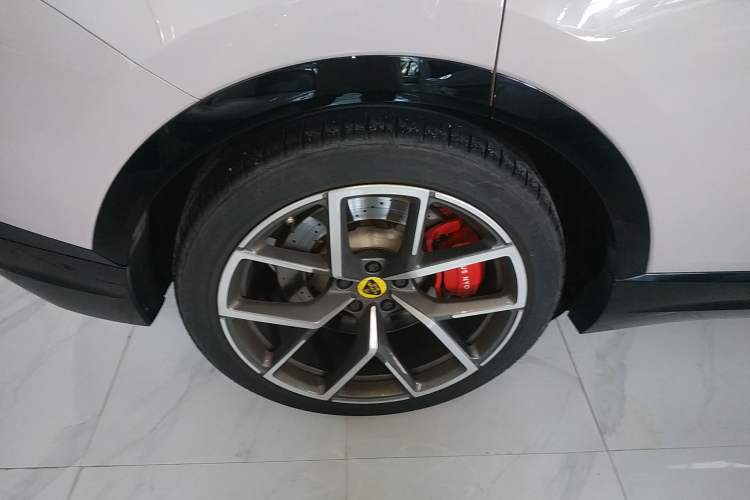 Used Lotus ELETRE 2023 ELETRE S+ Right Rear Wheel Hub