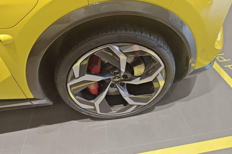 Used Lotus ELETRE 2023 ELETRE R+ Right Front Wheel Hub