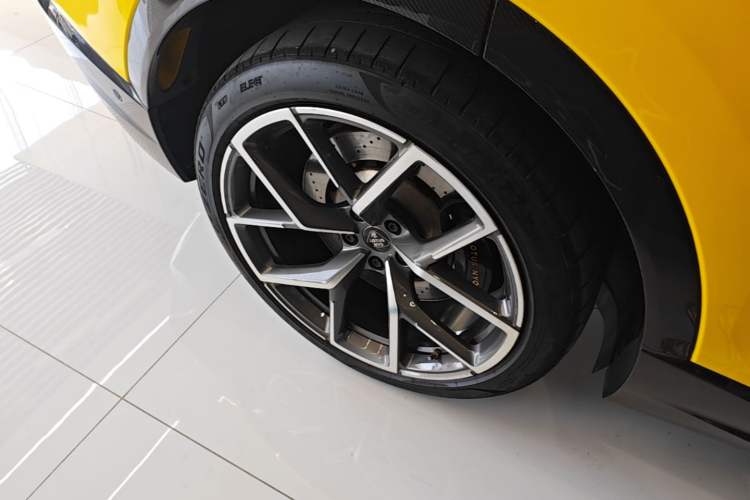 Used Lotus ELETRE 2023 ELETRE R+ Right Rear Wheel Hub