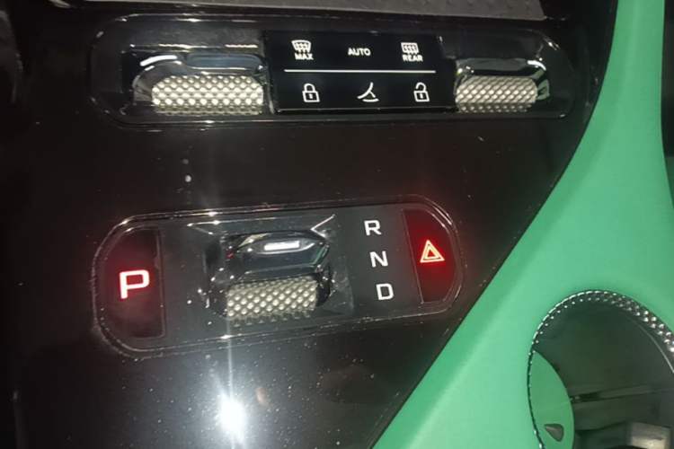 Used Lotus ELETRE 2026 Model, 600 SE, 5-seater Gear Lever