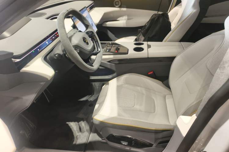 Used Lotus EMEYA 2025 600 Touring Edition Left Front Seat