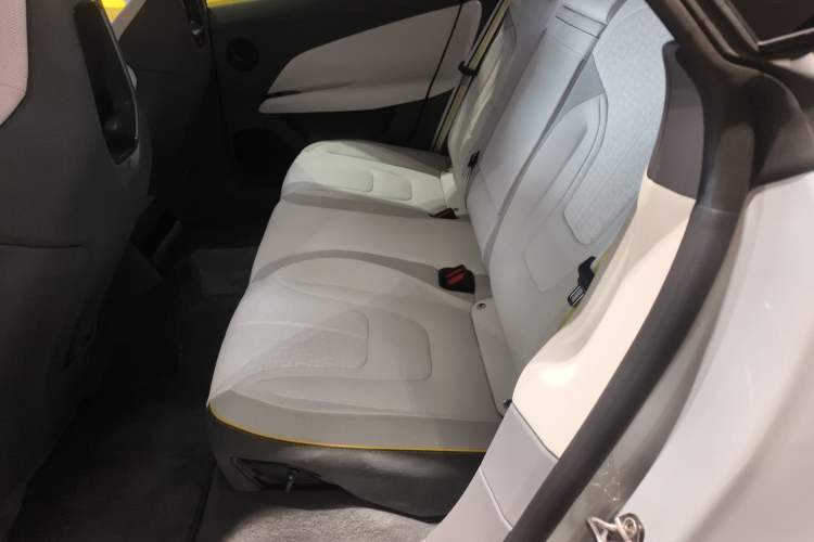Used Lotus EMEYA 2025 600 Touring Edition Left Rear Seat