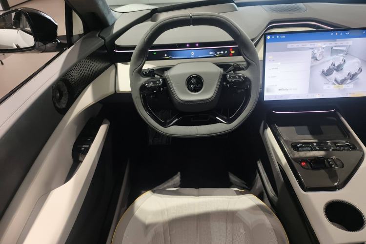 Used Lotus EMEYA 2025 600 Touring Edition Steering Wheel