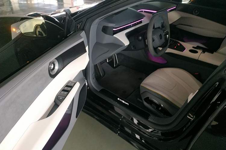Used Lotus EMEYA 2024 EMEYA S+ Driver Seat