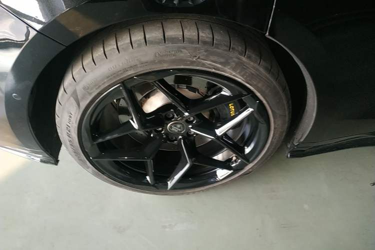 Used Lotus EMEYA 2024 EMEYA S+ Right Rear Wheel Hub