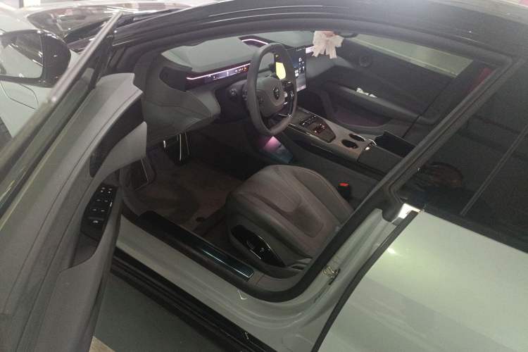 Used Lotus EMEYA 2024 EMEYA L+ Driver Seat