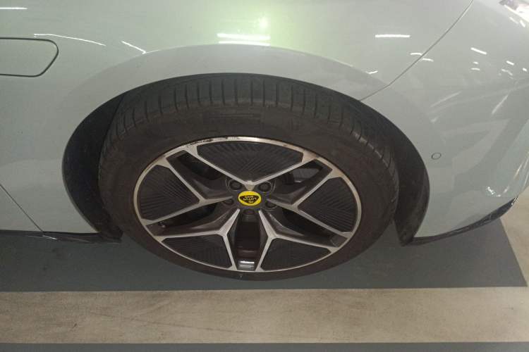 Used Lotus EMEYA 2024 EMEYA L+ Right Front Wheel Hub
