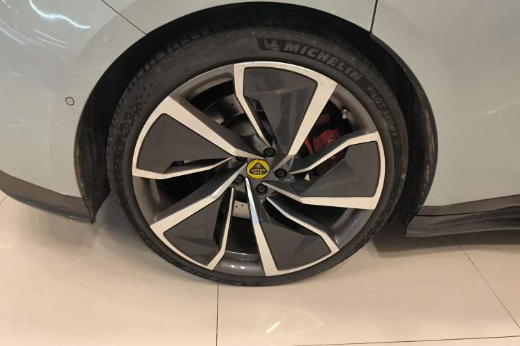 Used Lotus EMEYA 2024 EMEYA R+ Right Rear Wheel Hub