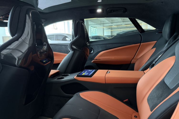 Used Lotus EMEYA 2024 EMEYA R+ Interior 4