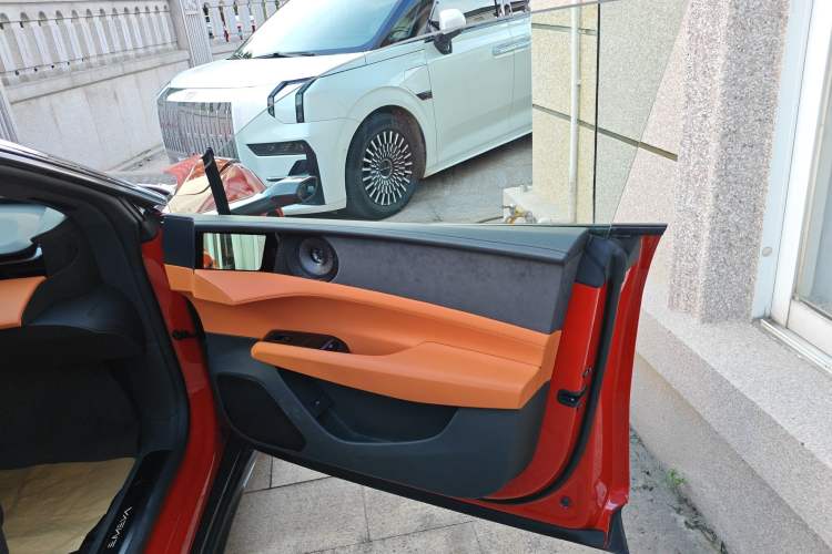 Used Lotus EMEYA 2024 EMEYA R+ Interior 5