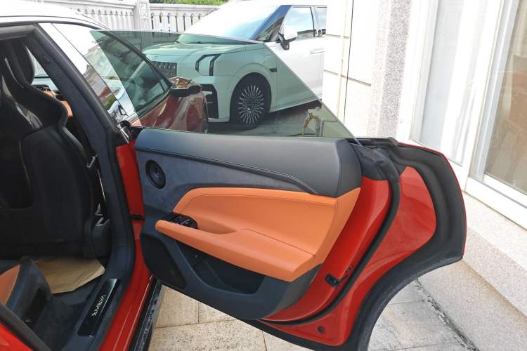 Used Lotus EMEYA 2024 EMEYA R+ Interior 6