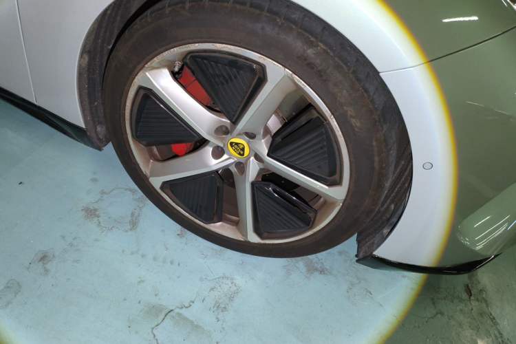 Used Lotus EMEYA 2024 EMEYA S+ Right Front Wheel Hub