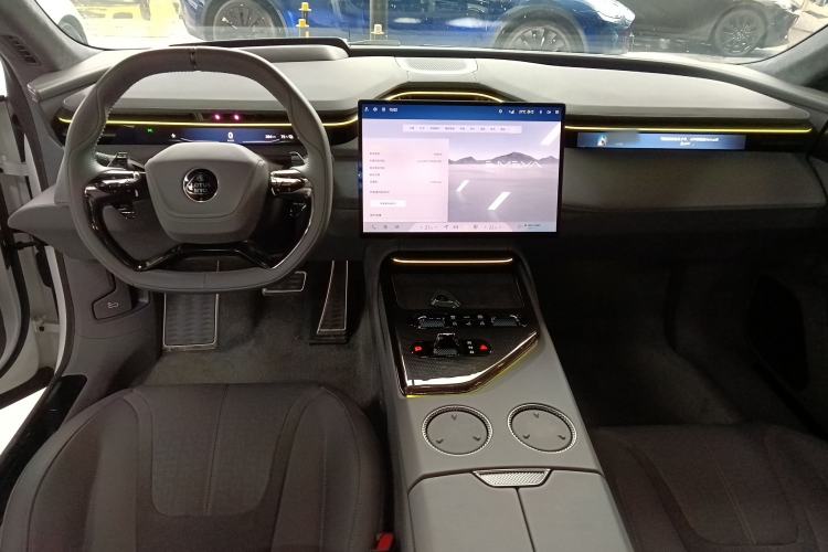 Used Lotus EMEYA 2024 EMEYA L+ Center Console