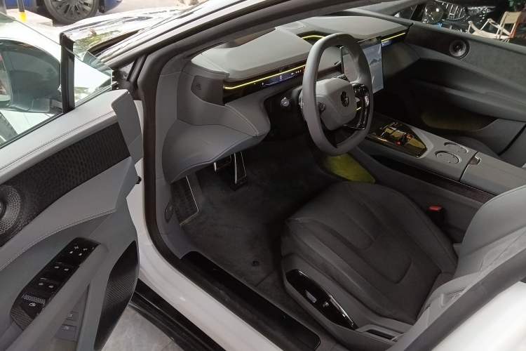 Used Lotus EMEYA 2024 EMEYA L+ Driver Seat
