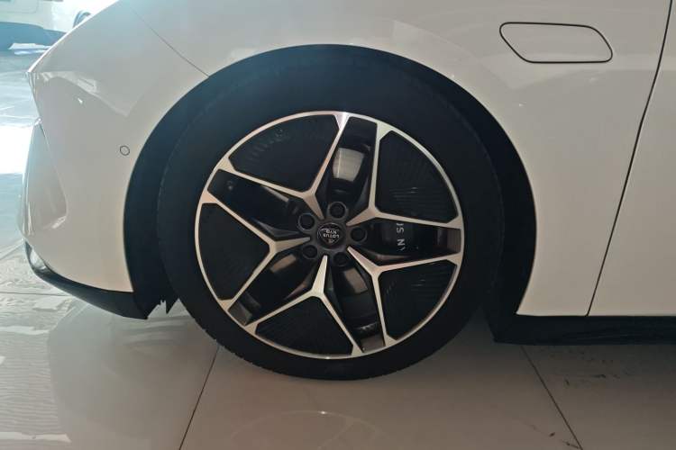 Used Lotus EMEYA 2024 EMEYA L+ Exterior 3