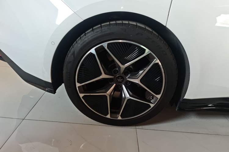 Used Lotus EMEYA 2024 EMEYA L+ Exterior 4