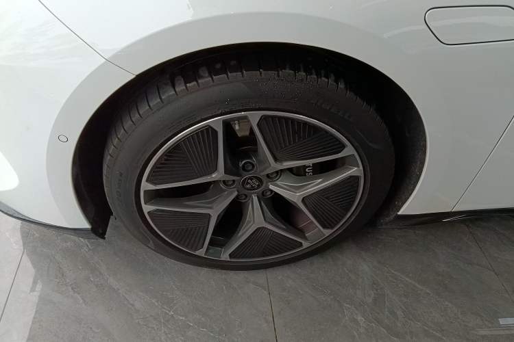 Used Lotus EMEYA 2024 EMEYA L+ Exterior 4