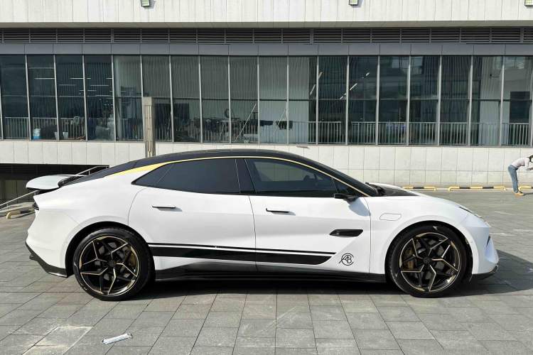 Used Lotus EMEYA 2024 EMEYA L+ Exterior 5