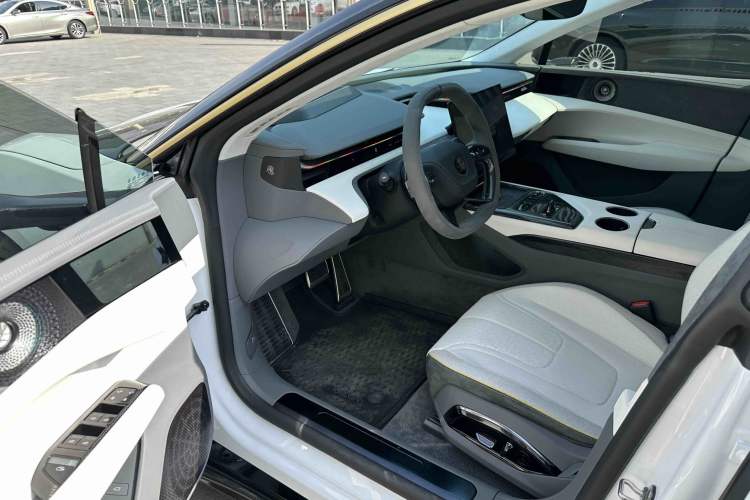 Used Lotus EMEYA 2024 EMEYA L+ Interior 10