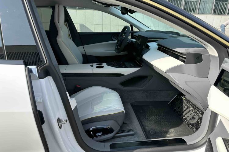 Used Lotus EMEYA 2024 EMEYA L+ Interior 2