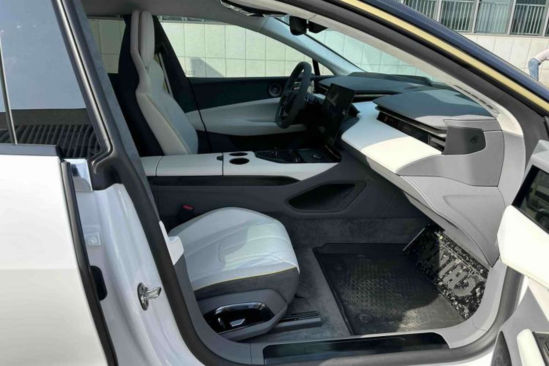 Used Lotus EMEYA 2024 EMEYA L+ Interior 2