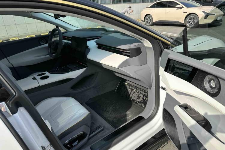 Used Lotus EMEYA 2024 EMEYA L+ Interior 3
