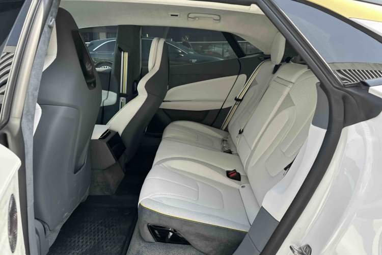 Used Lotus EMEYA 2024 EMEYA L+ Interior 4