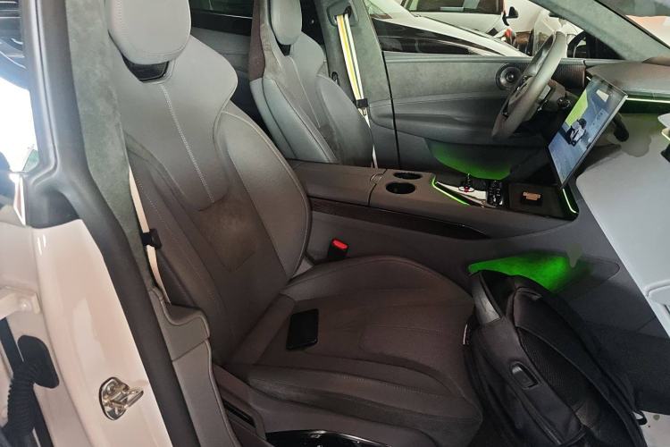 Used Lotus EMEYA 2024 EMEYA L+ Right Front Seat