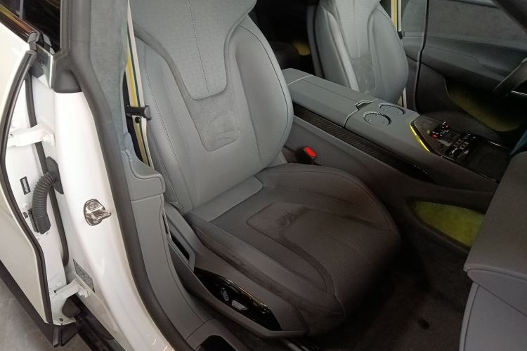 Used Lotus EMEYA 2024 EMEYA L+ Right Front Seat