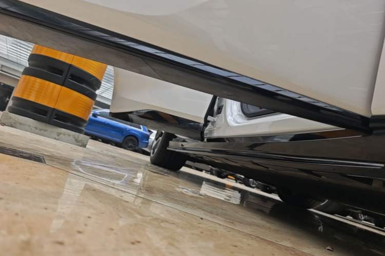 Used Lotus EMEYA 2024 EMEYA L+ Right Side Sill