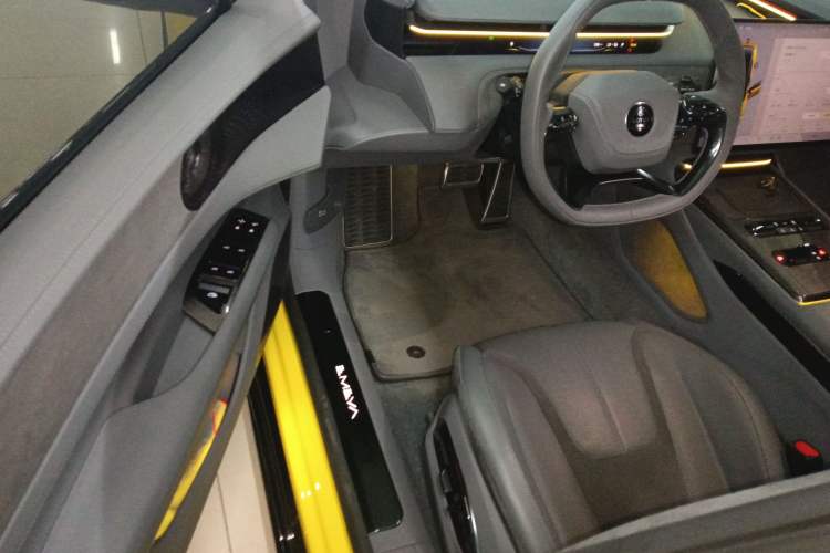 Used Lotus EMEYA 2024 EMEYA S+ Interior 3