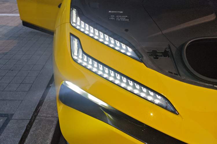 Used Lotus EMEYA 2024 EMEYA R+ Right Front Headlight