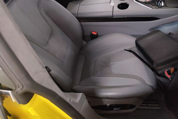 Used Lotus EMEYA 2024 EMEYA S+ Right Front Seat