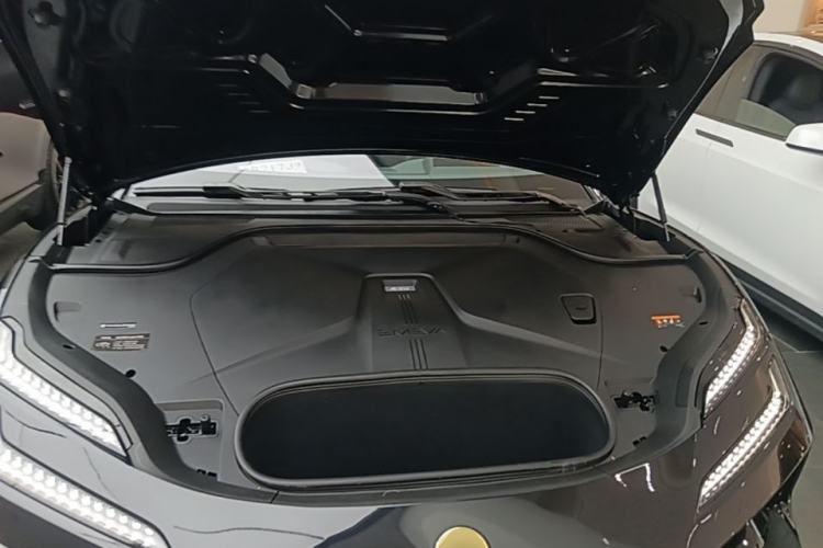 Used Lotus EMEYA 2025 600 Luxury Edition Engine Bay