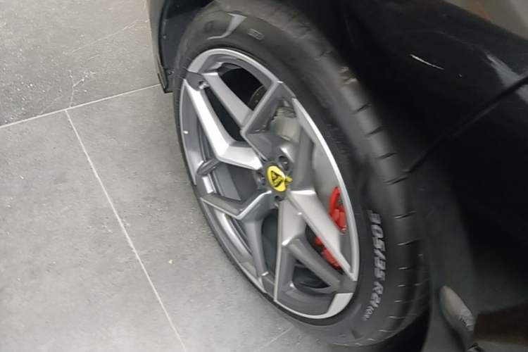Used Lotus EMEYA 2025 600 Luxury Edition Exterior 5