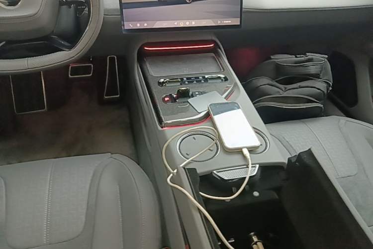 Used Lotus EMEYA 2025 600 Luxury Edition Gear Lever