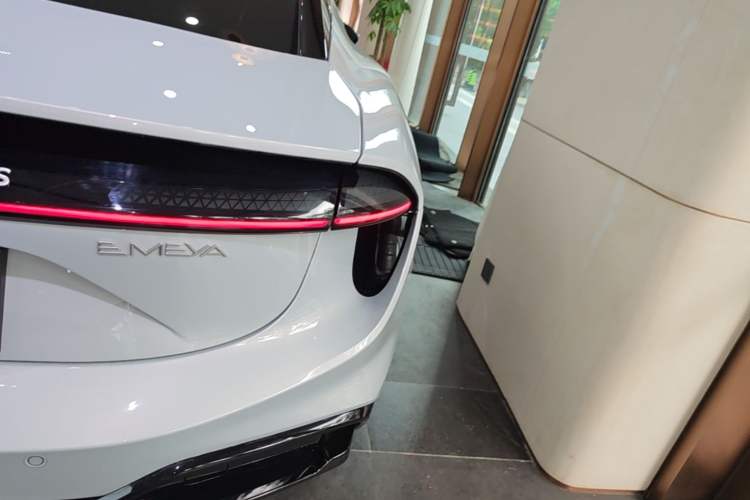 Used Lotus EMEYA 2025 600 Touring Edition Exterior 3