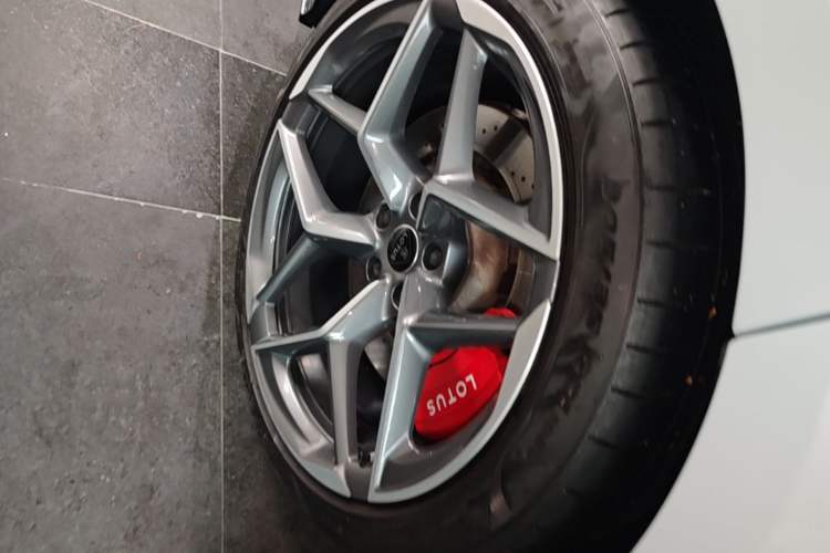 Used Lotus EMEYA 2025 600 Touring Edition Exterior 5