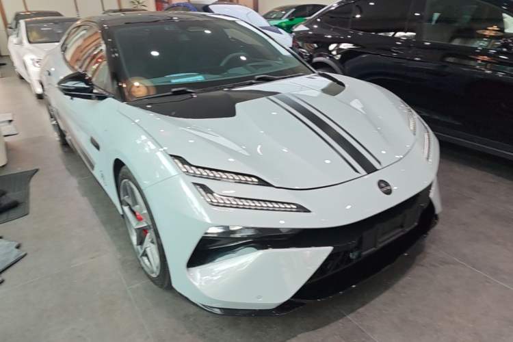 Used Lotus EMEYA 2025 600 Touring Edition Front Right 45 Deg