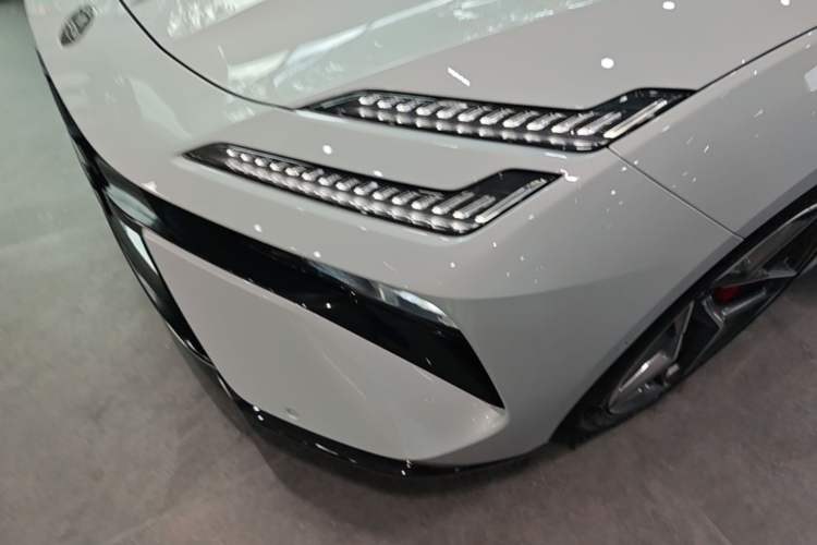 Used Lotus EMEYA 2025 600 Touring Edition Left Front Headlight
