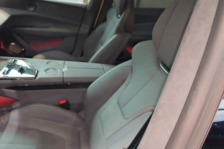 Used Lotus EMEYA 2025 600 Touring Edition Left Front Seat