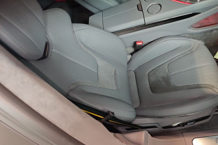 Used Lotus EMEYA 2025 600 Touring Edition Right Front Seat