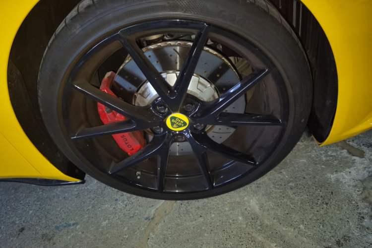 Used Lotus EMIRA 2023 2.0T First Edition Right Front Wheel Hub
