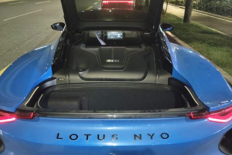 Used Lotus EMIRA 2021 2.0T DCT First Edition Engine Bay