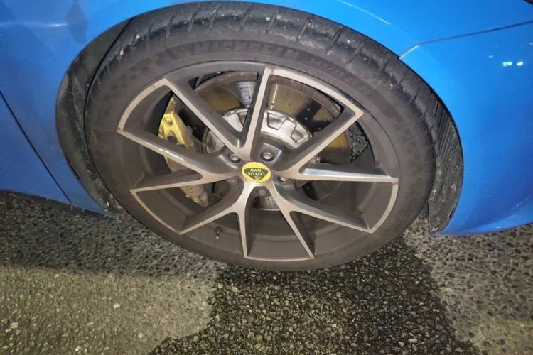 Used Lotus EMIRA 2021 2.0T DCT First Edition Right Front Wheel Hub