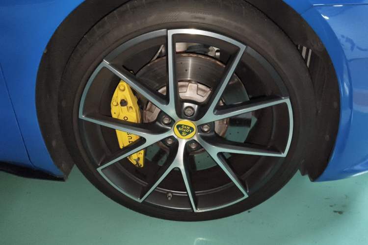 Used Lotus EMIRA 2021 2.0T DCT First Edition Right Front Wheel Hub