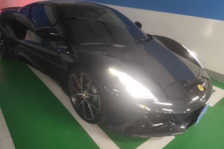 Used Lotus EMIRA 2021 2.0T DCT First Edition Front Right 45 Deg